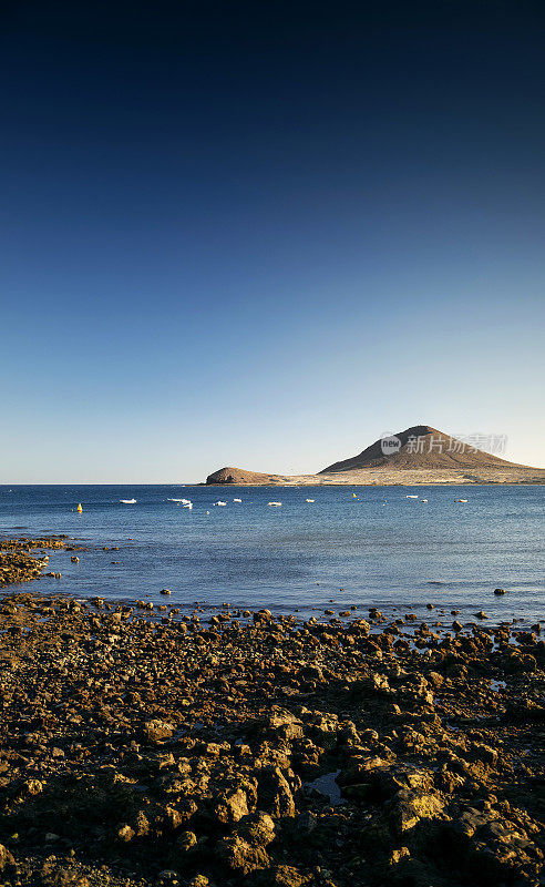 El medano海滩和蒙大拿roja景观在特内里费西班牙